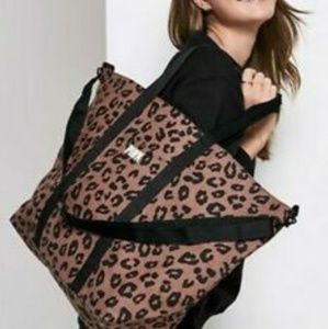 VICTORIA SECRET WEEKENDER